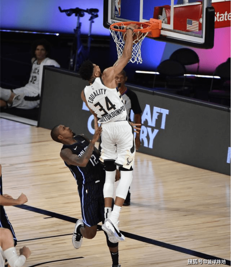 火箭横扫辽宁队，福克斯高光表现