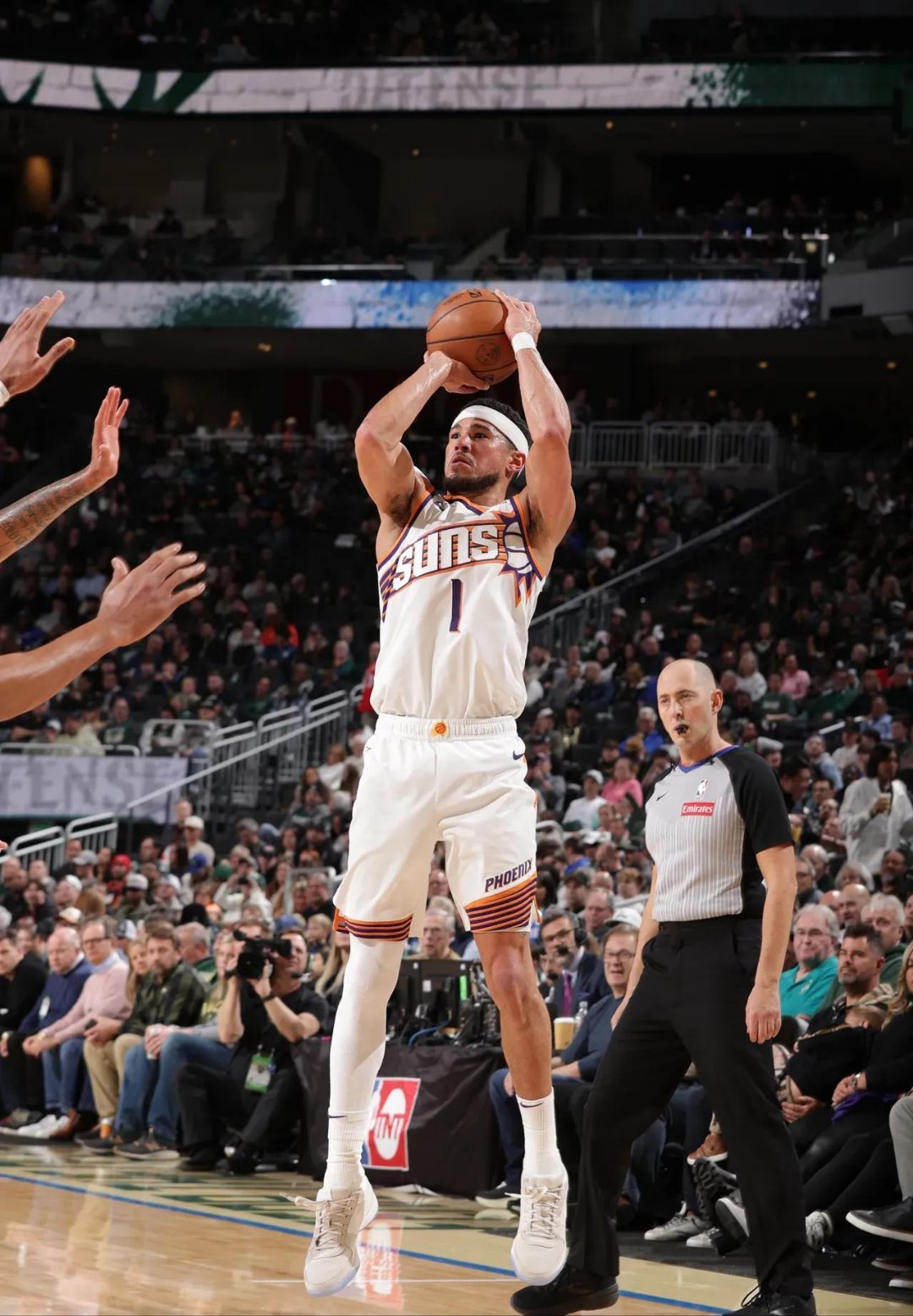 灰熊力克火箭，布克状态火热