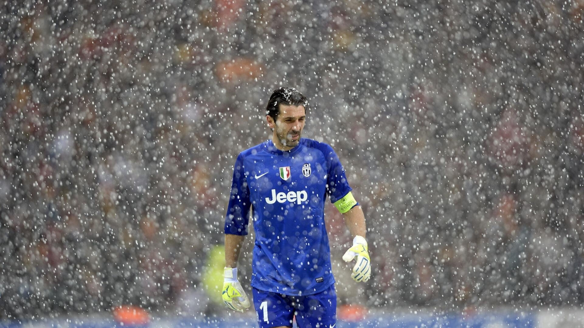 皮克，诺坎普的最后一堵墙，在欧冠之夜轰然站起