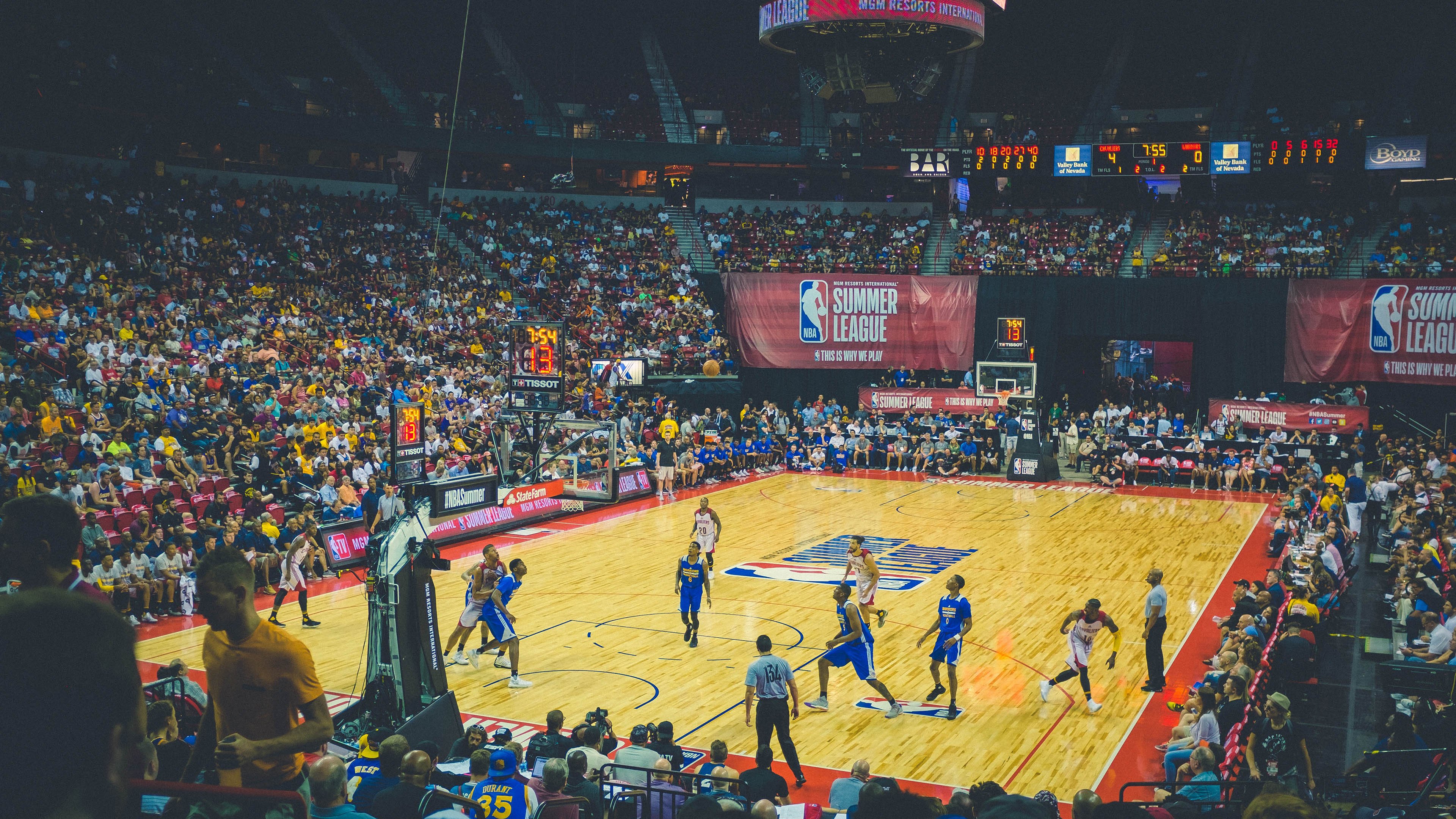 独行侠爆冷雄鹿，当非理性撕碎精密计算的篮球时代